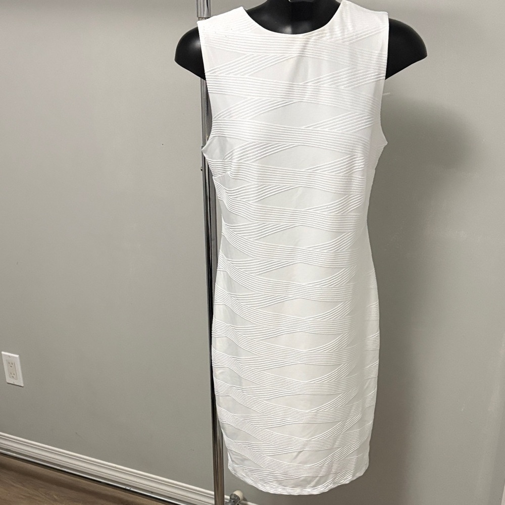 Elegant White Sleeveless Dress